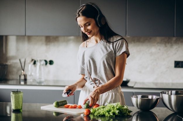 women cooking