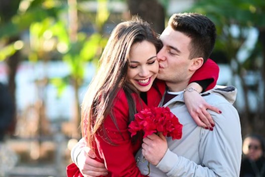 6 Zodiac Signs That Excel In Love And Relationships