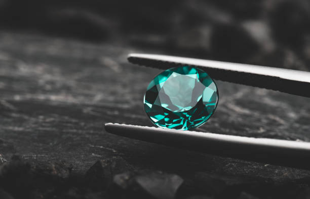 What Are The Differences Between An Emerald And A Green Sapphire?