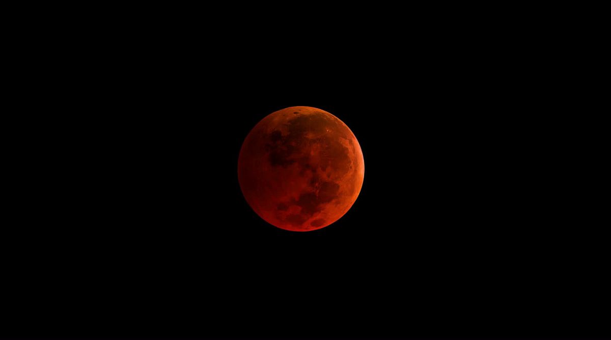 How The Blood Moon In November Will Affect Your Love Life?